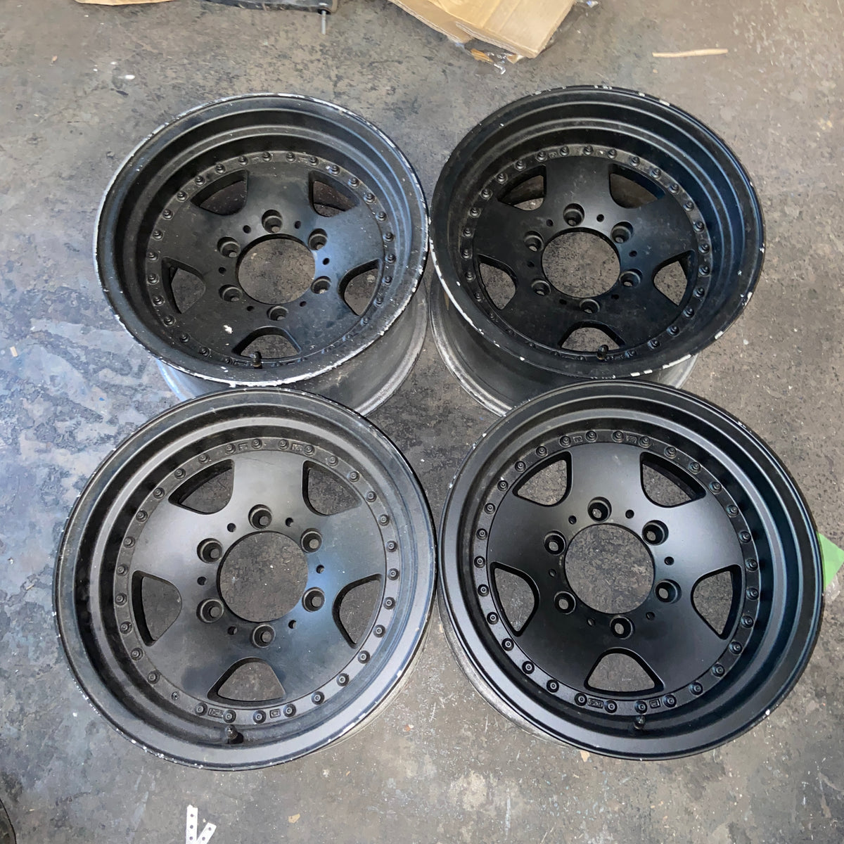 BRIDGESTONE BERG 16in 8J PCD139.7 OFF-13 2本 [X381] Rare Item Bridgestone Berg 16 8J 10 6H-139.7 Set Of 4 Jeep Safari