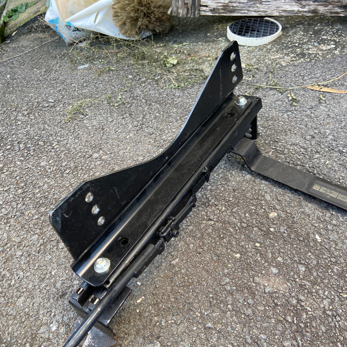 Toyota Altezza SXE10 is200 RH seat rail MMI Auto Parts