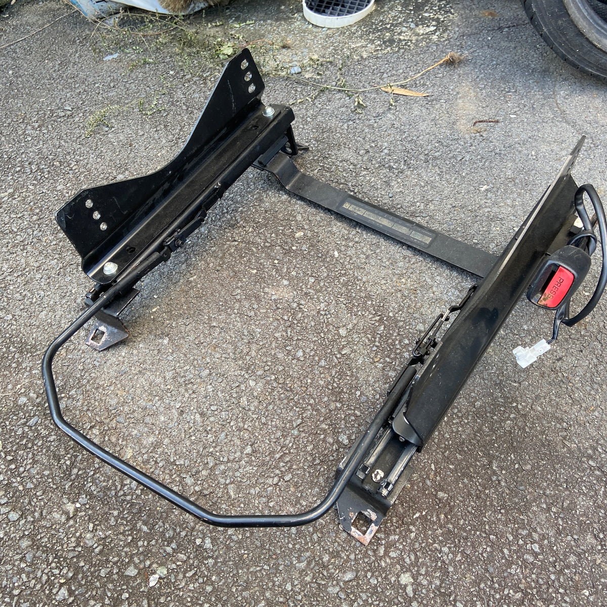 Toyota Altezza SXE10 is200 RH seat rail MMI Auto Parts
