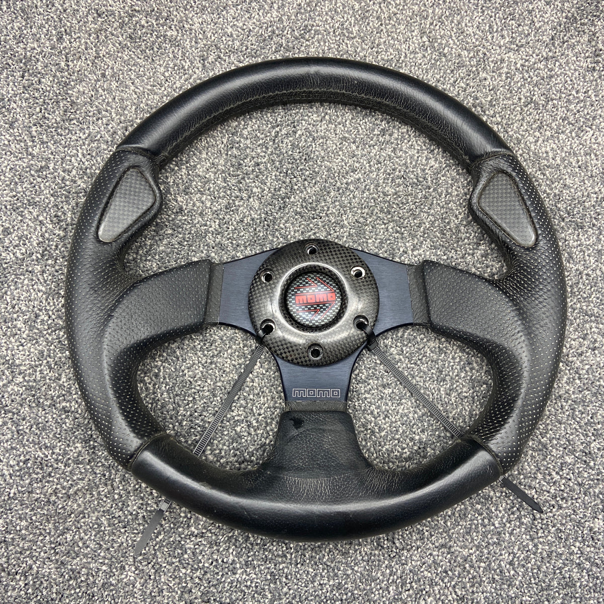 momo jet 320mm 訳あり 3 spokes steering wheel MOMO JET 320mm, leather | 349,10